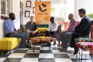 PEOPLE - Prinz Harry zu Besuch im Zirkus in Sambia