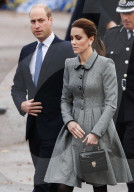 PEOPLE - Leicester: Kate und William gedenken der Opfer des Helikopterabsturzes