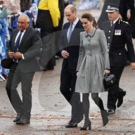 PEOPLE - Leicester: Kate und William gedenken der Opfer des Helikopterabsturzes