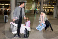 EXKLUSIV - Daniela Katzenberger mit Lucas Cordalis und Tochter Sophia am Flughafen von Palma de Mallorca