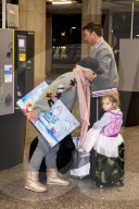 EXKLUSIV - Daniela Katzenberger mit Lucas Cordalis und Tochter Sophia am Flughafen von Palma de Mallorca