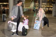 EXKLUSIV - Daniela Katzenberger mit Lucas Cordalis und Tochter Sophia am Flughafen von Palma de Mallorca