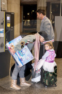 EXKLUSIV - Daniela Katzenberger mit Lucas Cordalis und Tochter Sophia am Flughafen von Palma de Mallorca