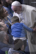 NEWS - Papst Franziskus freut sich Ã¼ber Begegnung mit autistischem Junge