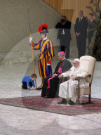 NEWS - Papst Franziskus freut sich über Begegnung mit autistischem Junge