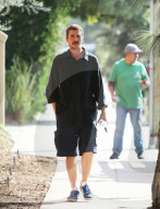 EXKLUSIV - Christian Bale spaziert durch die Nachbarschaft