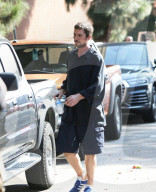 EXKLUSIV - Christian Bale spaziert durch die Nachbarschaft