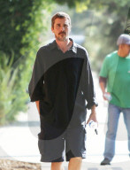 EXKLUSIV - Christian Bale spaziert durch die Nachbarschaft
