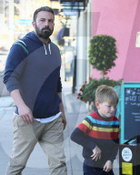 PEOPLE - Ben Affleck kauft mit den Kids einen Weihnachtsbaum