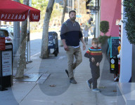 PEOPLE - Ben Affleck kauft mit den Kids einen Weihnachtsbaum