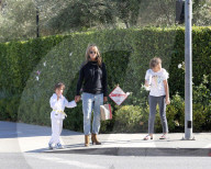 PEOPLE - Halle Berry mit den Kids in Beverly Hills unterwegs