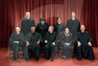 NEWS - USA: Die Mitglieder des Supreme Courts posieren in Washington