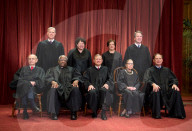 NEWS - USA: Die Mitglieder des Supreme Courts posieren in Washington