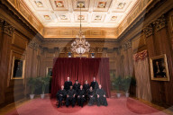NEWS - USA: Die Mitglieder des Supreme Courts posieren in Washington