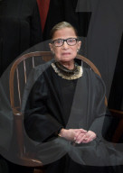 NEWS - USA: Die Mitglieder des Supreme Courts posieren in Washington