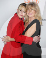 PEOPLE - Goldie Hawn und Melanie Griffith an der "Make Equality Reality" Gala in L.A.