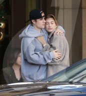 EXKLUSIV - Justin Bieber und Hailey Baldwin turteln und warten auf den Lamborghini 