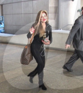 PEOPLE - Abgemagerte La Toya Jackson landet in Los Angeles