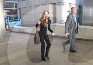 PEOPLE - Abgemagerte La Toya Jackson landet in Los Angeles