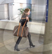 PEOPLE - Abgemagerte La Toya Jackson landet in Los Angeles