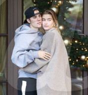 EXKLUSIV - Justin Bieber und Hailey Baldwin turteln und warten auf den Lamborghini 