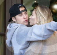 EXKLUSIV - Justin Bieber und Hailey Baldwin turteln und warten auf den Lamborghini 