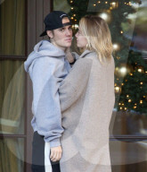 EXKLUSIV - Justin Bieber und Hailey Baldwin turteln und warten auf den Lamborghini 
