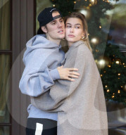 EXKLUSIV - Justin Bieber und Hailey Baldwin turteln und warten auf den Lamborghini 