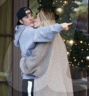 EXKLUSIV - Justin Bieber und Hailey Baldwin turteln und warten auf den Lamborghini 
