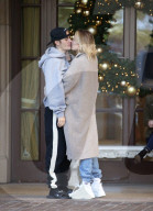 EXKLUSIV - Justin Bieber und Hailey Baldwin turteln und warten auf den Lamborghini 