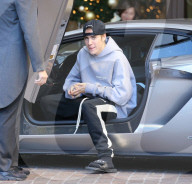 EXKLUSIV - Justin Bieber und Hailey Baldwin turteln und warten auf den Lamborghini 