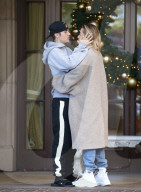 EXKLUSIV - Justin Bieber und Hailey Baldwin turteln und warten auf den Lamborghini 