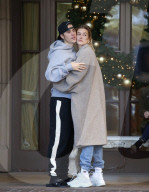 EXKLUSIV - Justin Bieber und Hailey Baldwin turteln und warten auf den Lamborghini 