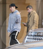 EXKLUSIV - Justin Bieber und Hailey Baldwin turteln und warten auf den Lamborghini 