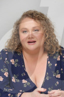 PORTRAIT - Danielle Macdonald
