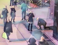 FEATURE - Da fliegt der Verlobungsring in den Strassenschacht