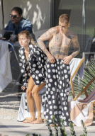 PEOPLE - Paradiesisch: Annie Leibovitz knipst Justin Bieber und Hailey Baldwin für Vanity Fair