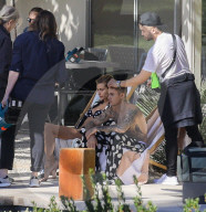 PEOPLE - Paradiesisch: Annie Leibovitz knipst Justin Bieber und Hailey Baldwin für Vanity Fair