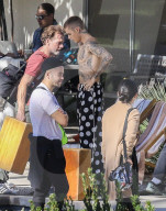 PEOPLE - Paradiesisch: Annie Leibovitz knipst Justin Bieber und Hailey Baldwin für Vanity Fair