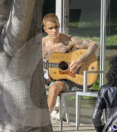 PEOPLE - True Love: Annie Leibovitz knipst Justin Bieber und Hailey Baldwin für Vanity Fair