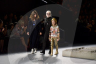 PEOPLE - Chanel Metiers d'Art 2018-2019 Show: Karl Lagerfeld auf dem Catwalk