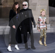 PEOPLE - Chanel Metiers d'Art 2018-2019 Show: Karl Lagerfeld auf dem Catwalk