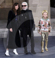 PEOPLE - Chanel Metiers d'Art 2018-2019 Show: Karl Lagerfeld auf dem Catwalk