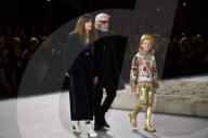 PEOPLE - Chanel Metiers d'Art 2018-2019 Show: Karl Lagerfeld auf dem Catwalk