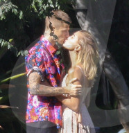 PEOPLE - Annie Leibovitz knipst Justin Bieber und Hailey Baldwin für Vanity Fair
