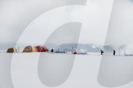 FEATURE - Forscher untersuchen das Schmelzen des grönländischen Eisschildes