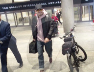 EXKLUSIV - Orlando Bloom am Flughafen von LA