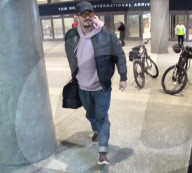 EXKLUSIV - Orlando Bloom am Flughafen von LA