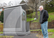FEATURE - Eine moderne Toilette für Busfahrer lässt die Einwohner von Biggin Hill staunen