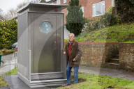 FEATURE - Eine moderne Toilette für Busfahrer lässt die Einwohner von Biggin Hill staunen